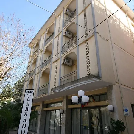 Labrador 3* Cattolica