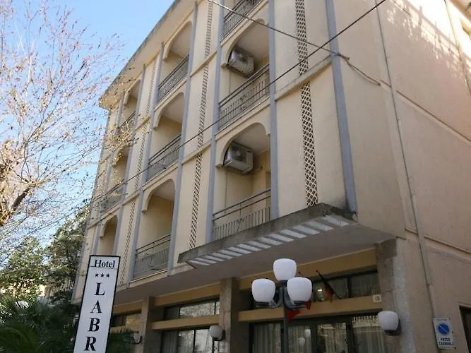 Labrador 3* Cattolica